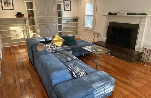 Highlands - Perkins House | Walk to LSU campus, LSU Lakes, Perkins Restaurants, with a Large Swimming Pool!