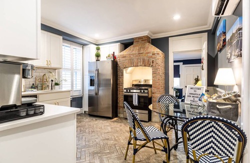 Historic District Apartment | Walk To Main St & City Dock from Historic Downtown Dog-Friendly Apartment