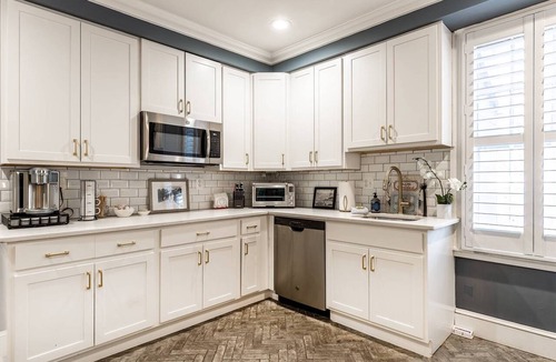 Historic District Apartment | Walk To Main St & City Dock from Historic Downtown Dog-Friendly Apartment