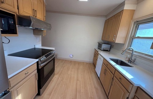 Historic Southwest Apartment | Walk to Mayo Clinic & St. Mary’s Furlow duplex Apartment 518B