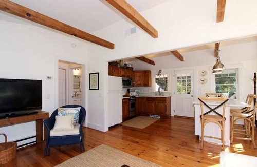 East Orleans Cottage | Walk to Nauset from this Cozy Cottage! (1206)