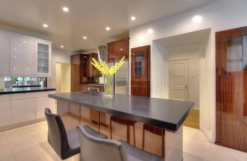 Beverly Hills Apartment | Walk to Rodeo Dr! 3000 SQFT! BH BORDER NOT CITY