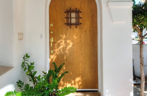 Beverly Hills Apartment | Walk to Rodeo Dr! 3000 SQFT! BH BORDER NOT CITY