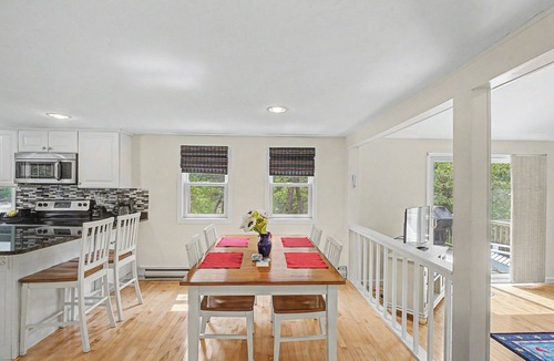 East Sandwich House | Walk to Sandy Neck Beach! Outdoor shower, A/C, private yard