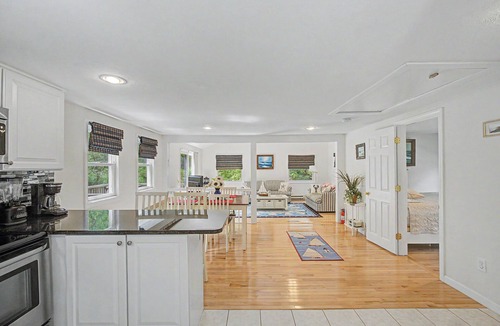 East Sandwich House | Walk to Sandy Neck Beach! Outdoor shower, A/C, private yard