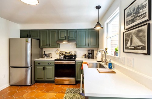 Eastport Apartment | Walk to Shops & Dining from Dog-Friendly Apartment w Parking & Private Backyard