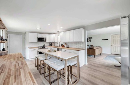 Sister Bay House | Walk to Shops & Dining – Renovated Gem