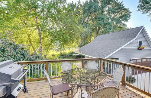 Mankato Cottage | Walk to Spring Lake w/Waterpark: Family Retreat!