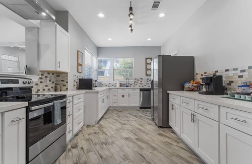 Biloxi House | Walk to the beach. Casinos. POOL AND HOT TUB!