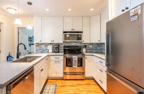 Townsite House | Walk to the Beach Pool & Hot Tubs & Gym - A-116