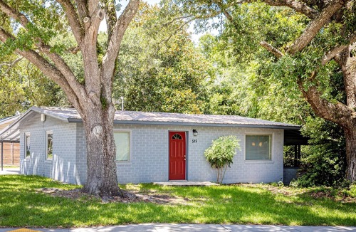 Biloxi Cottage | Walk to the beach & Downtown! Ocean Springs in perfect location! Azalea Cottage