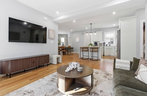 East Somerville House | Walk to the Greenline! Close to Boston+Harvard+MIT+Union Square