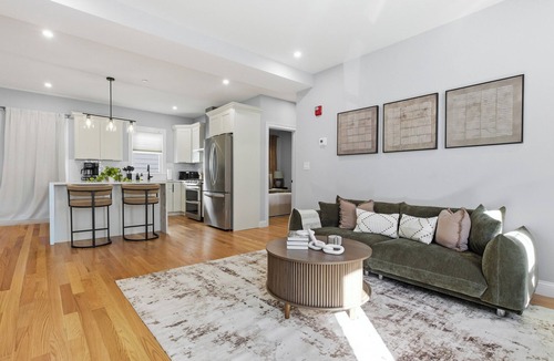 East Somerville House | Walk to the Greenline! Close to Boston+Harvard+MIT+Union Square