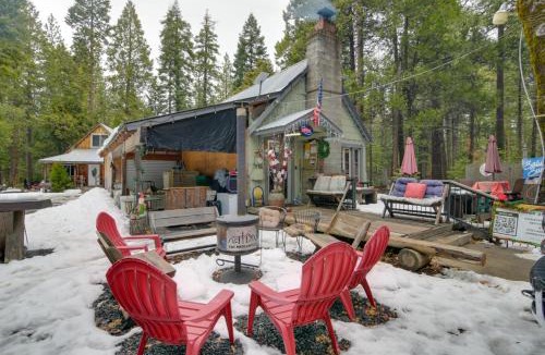 Butte Meadows Apartment | Walk to Trails & Butte Creek: Cozy Retreat w/Deck