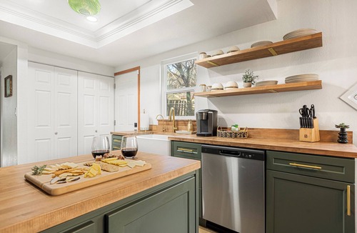 Summit Estates Cabin | Walk To Trails, Hot Tub, Pac-man, Charcoal Grill, Shuffleboard, EV Charger