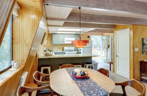 Pine Mountain Club Cabin | Walk to Village: Cozy Cabin in Pine Mountain Club!
