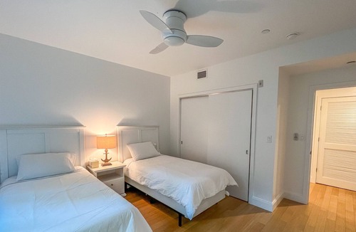 Roxbury Apartment | Walks to the Longwood are, modern apt with gym