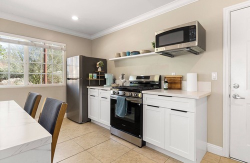 Woodland Hills House | Walnut Acres Ranch 1BR Guesthouse in Woodland Hills w/Pool & Patio