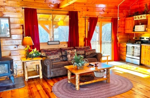 Waterville Cabin | Walnut Cabin with Hot Tub Jacuzzi