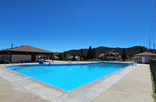 Custer House | Wandering Goat*HOT TUB*Secluded privacy near town