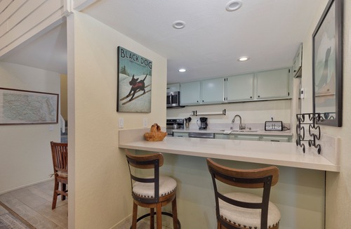 Mammoth Lakes Condo | Warm & Inviting Mountain Retreat/Family Friendly/Near Lakes, Trails & Dining