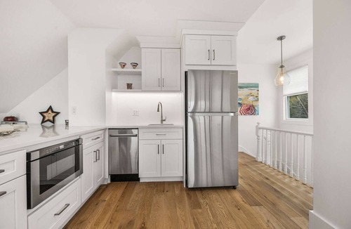 Chiltonville Apartment | Warren House 1BR, Stunning Water Views Downtown