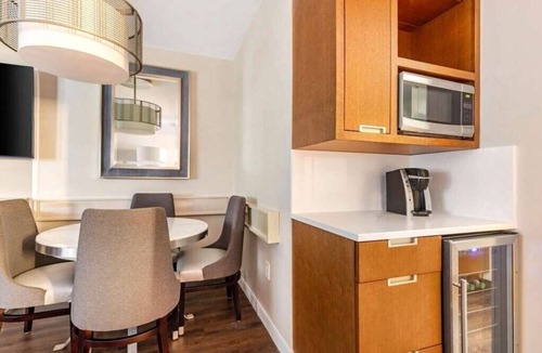 West End Resort | Washington DC | Couples Capital Getaway | Gym + Downtown Stay