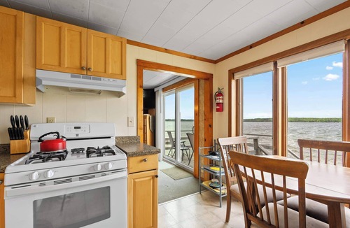 Baileys Harbor Cabin | Water's Edge Cottage: Kangaroo Lake Retreat
