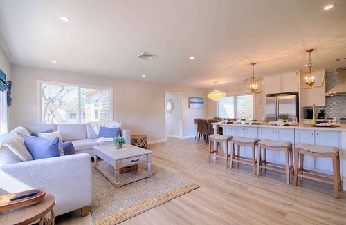 West Dennis House | Water Views, Access to Grand Cove!