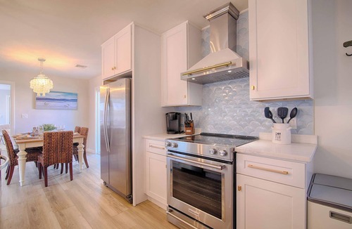 West Dennis House | Water Views, Access to Grand Cove!