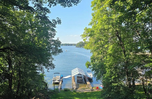 Minnetonka House | Waterfront Beach Cottage on Lake Minnetonka - Main Cottage