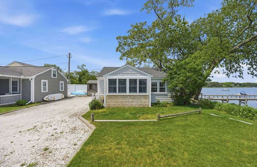 West Dennis Cottage | Waterfront Cape Cottage w/ Private Beach Access