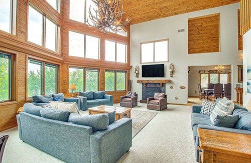 Day Cottage | Waterfront Central Wisconsin Cabin w/Indoor Pool!
