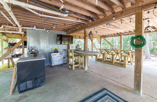 Shoreline Park House | Waterfront Coastal Cottage~Pet Friendly with Private Dock-Access to Jourdan/Gulf
