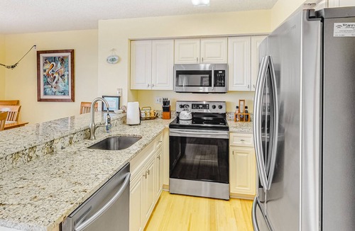 North Ocean City Condo | Waterfront Condo 3 Blocks from Beach w/Canal View Balcony & Shared Pool