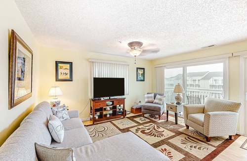 North Ocean City Condo | Waterfront Condo 3 Blocks from Beach w/Canal View Balcony & Shared Pool