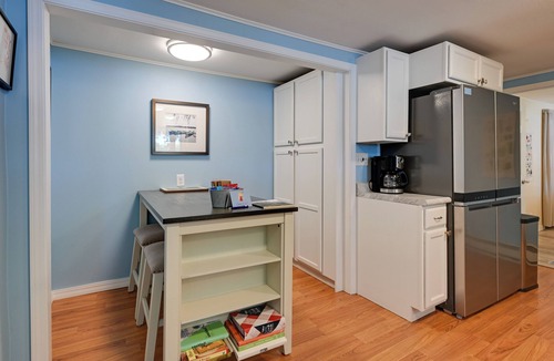 Galloway House | Waterfront Days, Fireside Nights! Lake Helen Haven
