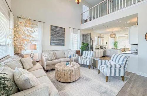 Shoreline Park Apartment | Waterfront escape at Jourdan River - Dock Haus