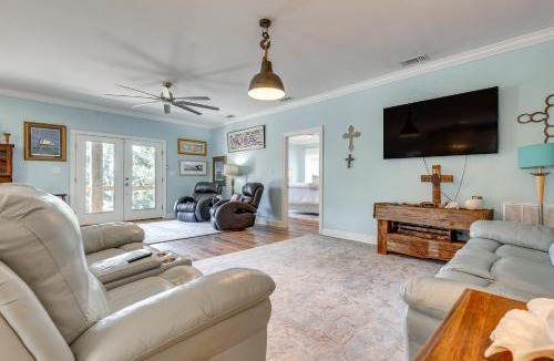 Gautier House | Waterfront Gulf Coast Home w/Outdoor Oasis!