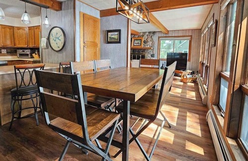 Boulder Junction House | Waterfront home between 2 lakes w/heated porch, dock & kayaks