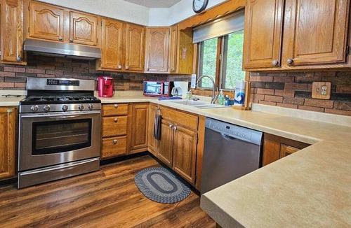 Boulder Junction House | Waterfront home between 2 lakes w/heated porch, dock & kayaks