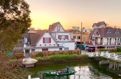 Venice Canals House | Waterfront Home, on the Venice Canals, 8 min walk to the Beach