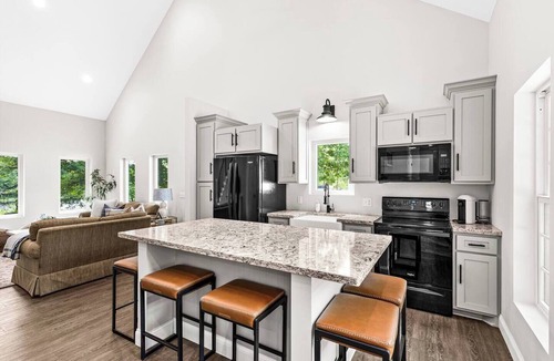 Kettle River House | Waterfront, newly built lakehouse | near st. parks
