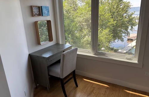 Brice Prairie House | Waterfront Retreat, Sunset View, Family Friendly