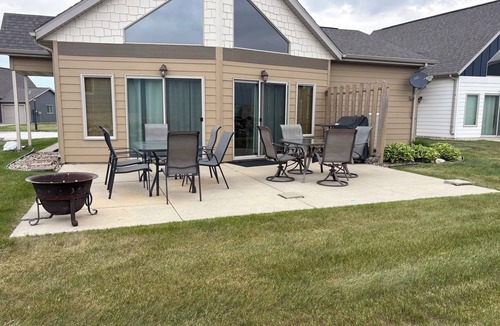 Spirit Lake Cabin | Waterpark passes included Bridges Bay Resort Arnold Park/Okoboji.