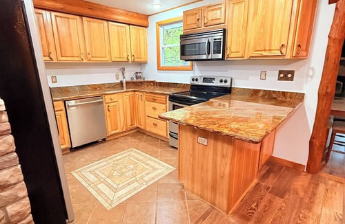 Waupaca Cottage | Waupaca Wellness Retreat: Private Sand Beach & Elite Gym