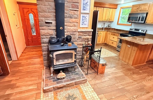 Waupaca Cottage | Waupaca Wellness Retreat: Private Sand Beach & Elite Gym