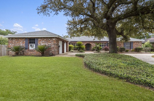 Mississippi City House | Welcome to Oakwood Manor. Private POOL!