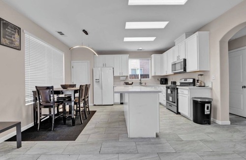 Greenacres House | "Welcoming Retreat in Bakersfield: Find Your Perfect Vacation Destination!"