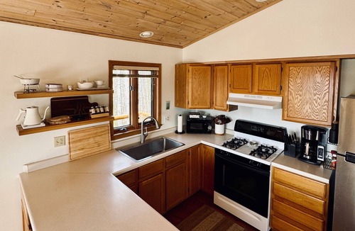 Grand Marais Cabin | Well appointed 3-acre Grand Marais cabin featuring sweeping Lake Superior views.